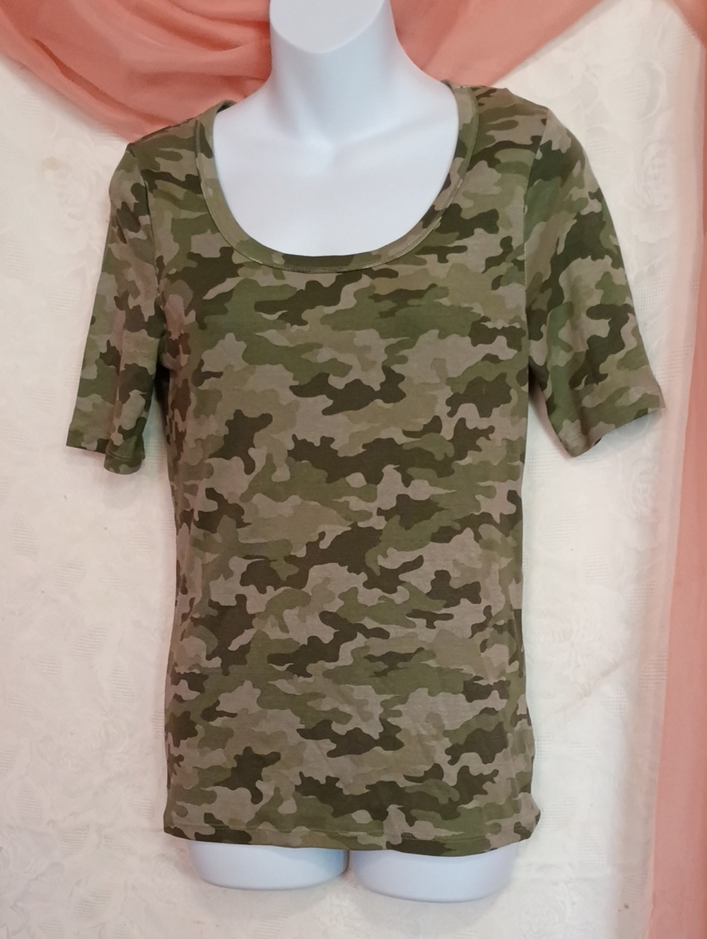 NWT TIME AND TRUE LADIES FATIGUE SHORT SLEEVE TOP Sz Sm